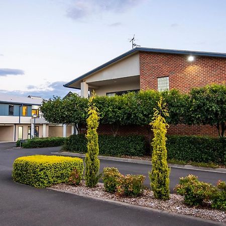 Hawkesbury Race Club Motel Windsor Exteriér fotografie The Village, 2016