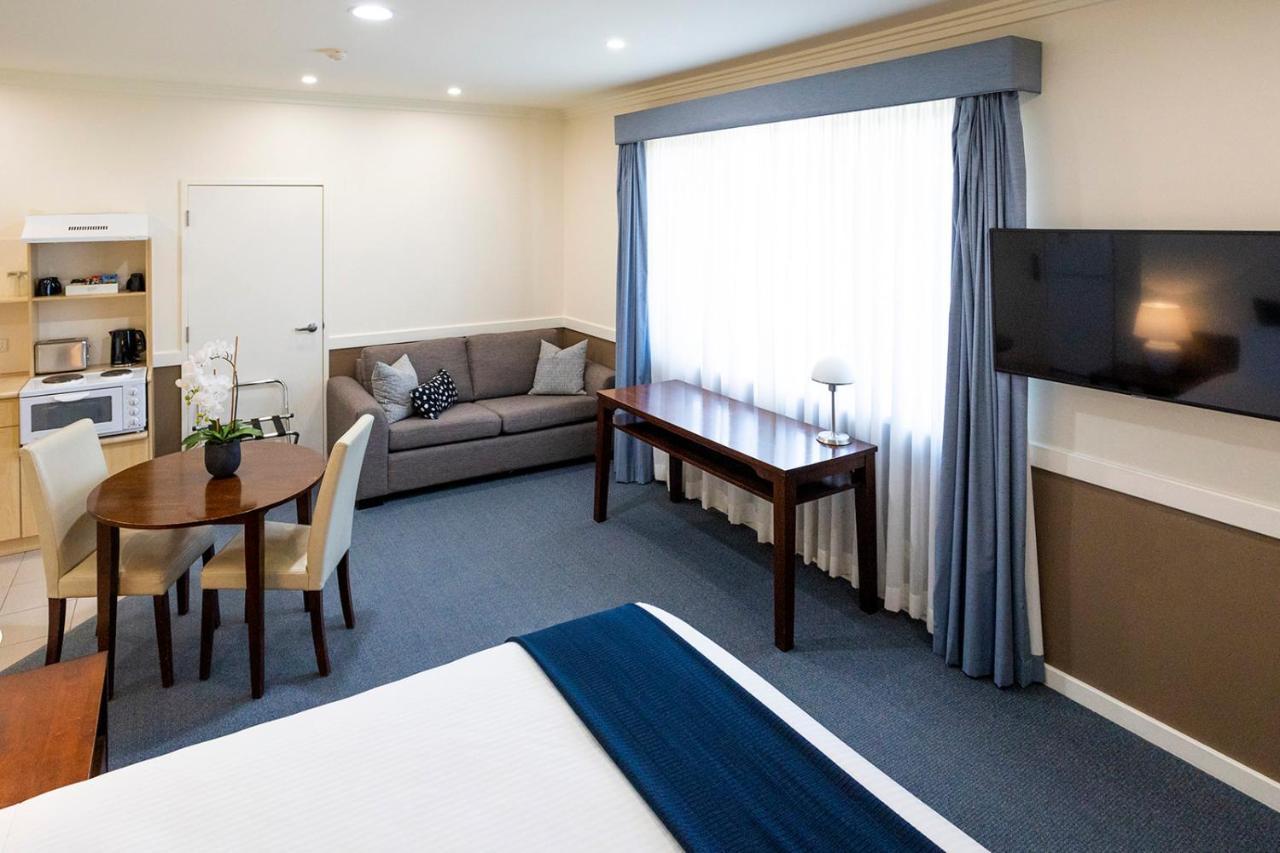 Hawkesbury Race Club Motel Windsor Exteriér fotografie A suite at the hotel
