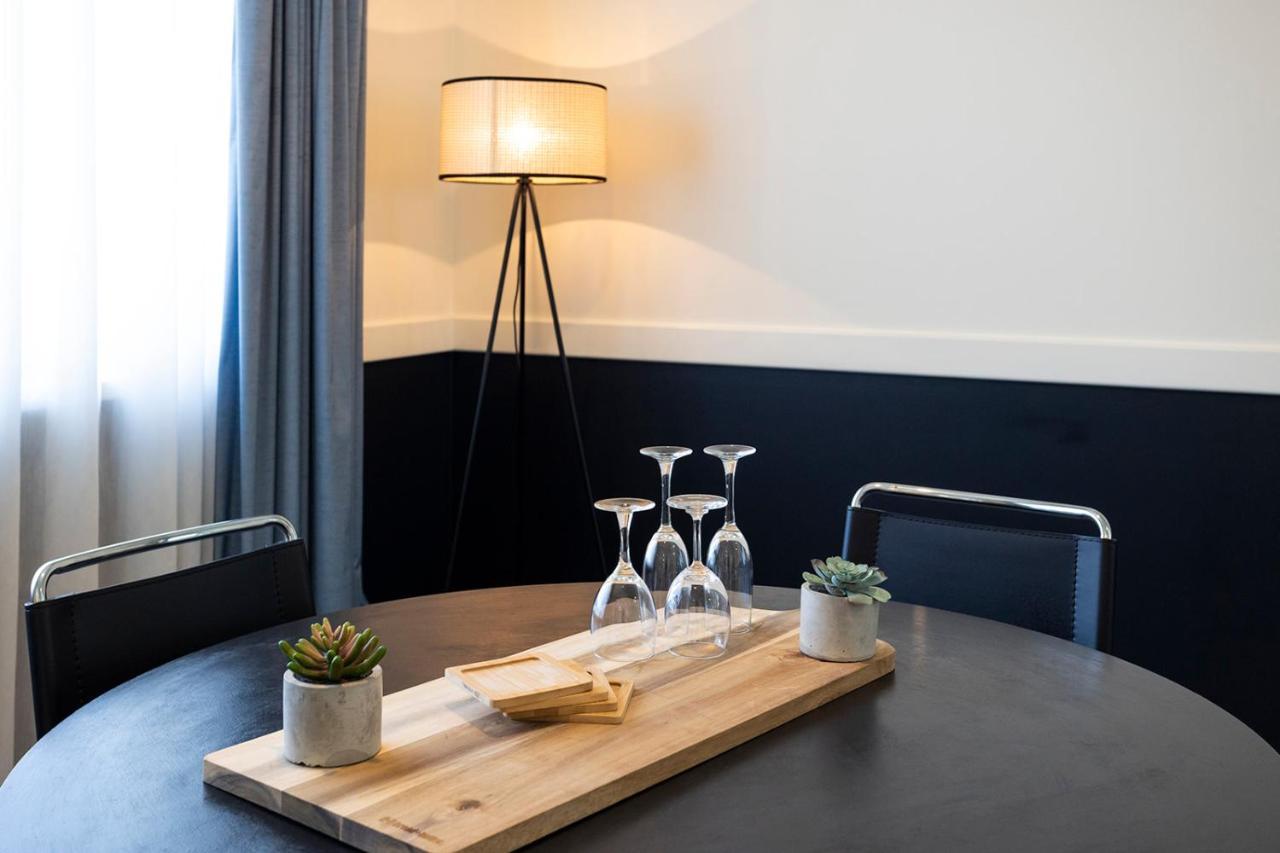 Hawkesbury Race Club Motel Windsor Exteriér fotografie A floor lamp