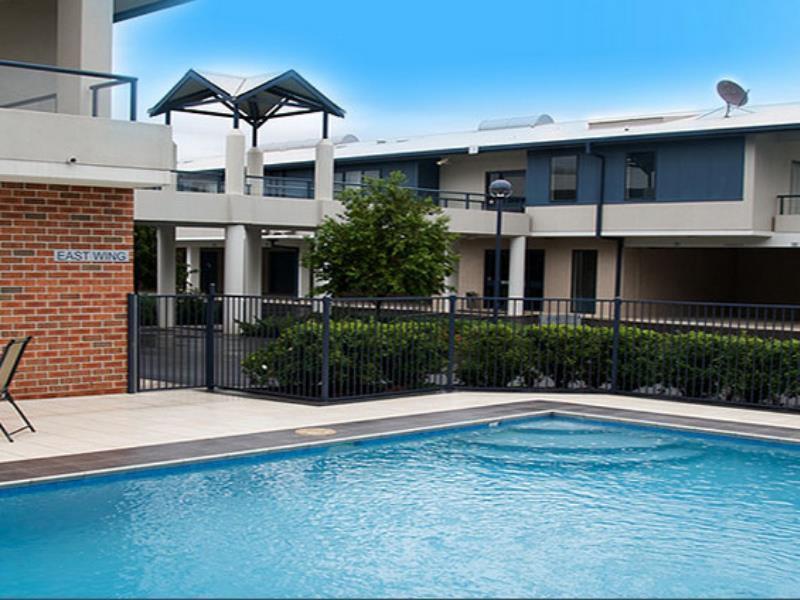 Hawkesbury Race Club Motel Windsor Exteriér fotografie The swimming pool at the complex